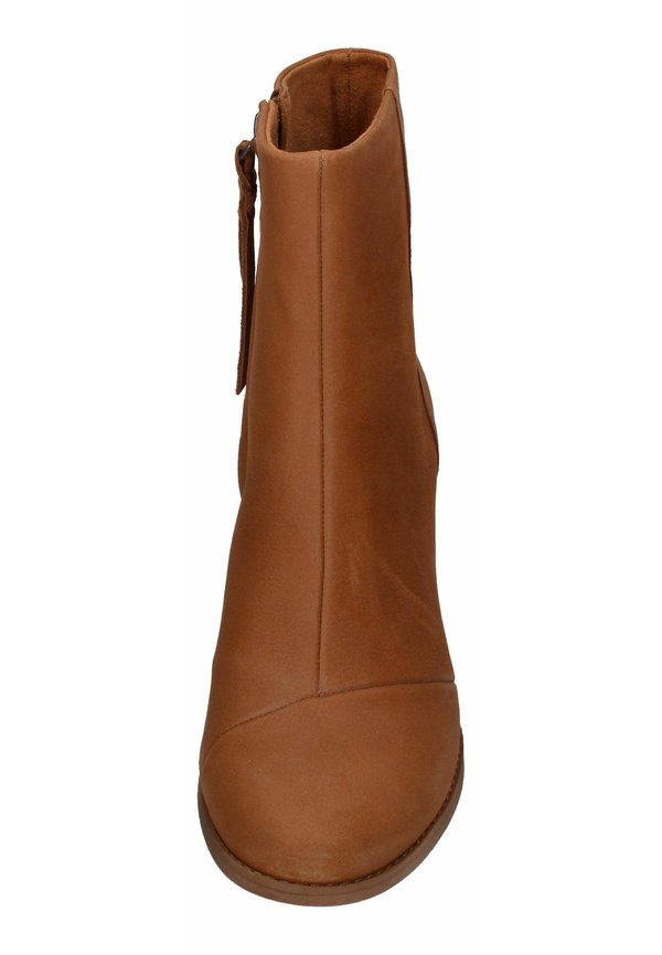 TOMS EVELYN
