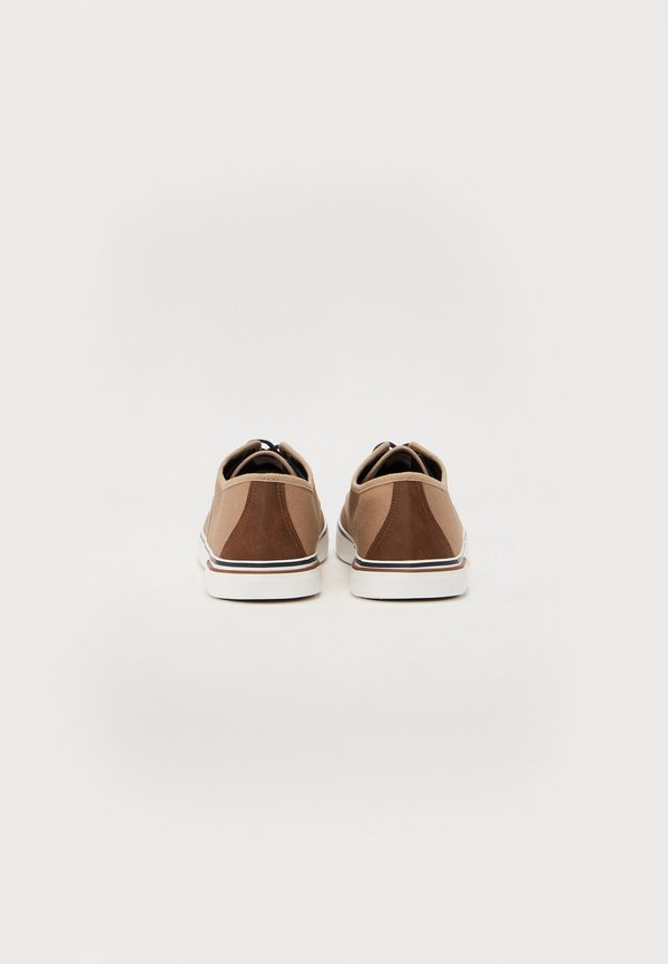 Pier One by Zalando