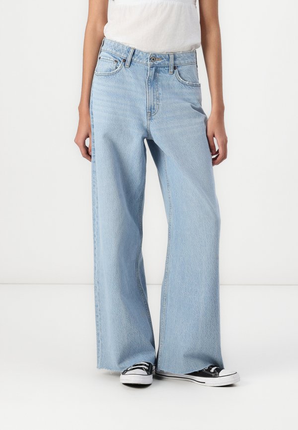 Abercrombie & Fitch Curve Love High Rise Wide Leg Jean