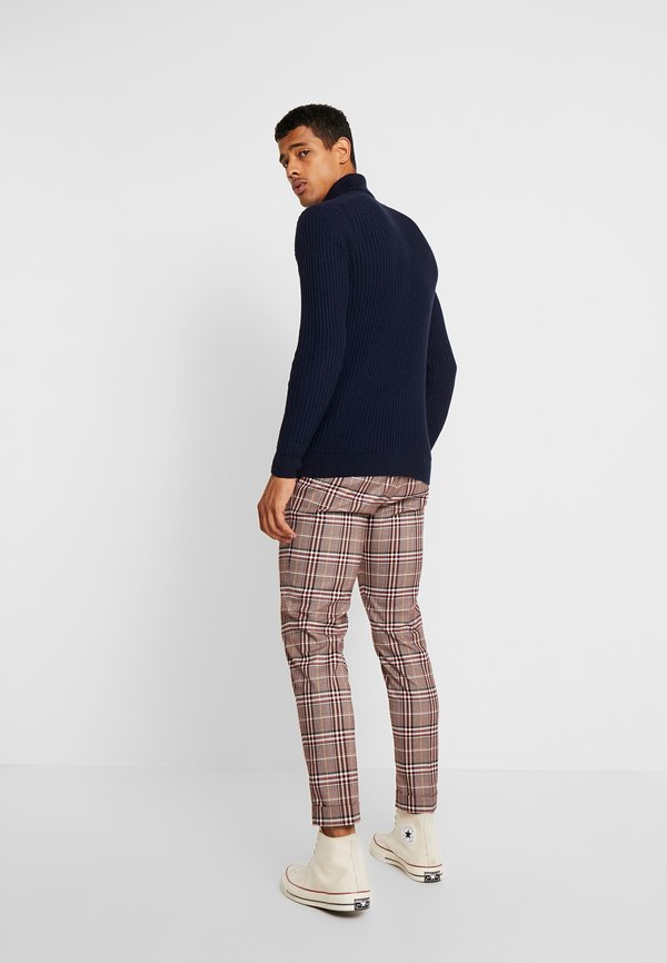 Pier One by Zalando