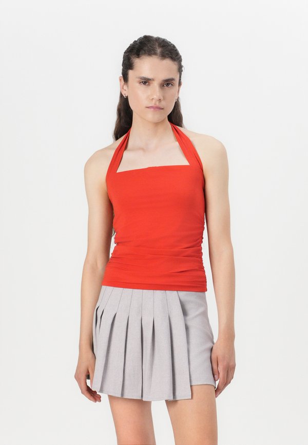Abercrombie & Fitch BARE HALTER PORTRAIT