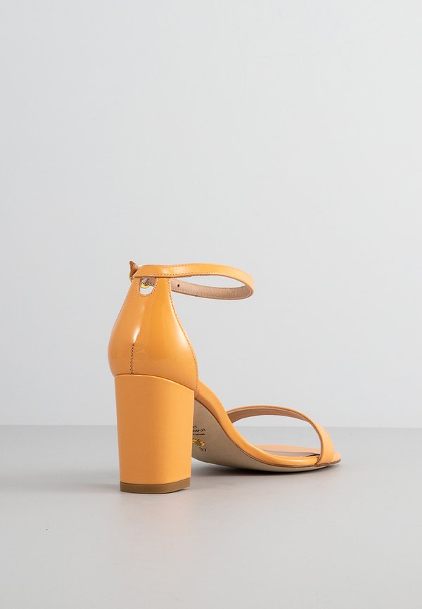 Stuart Weitzman NUDISTCURVE