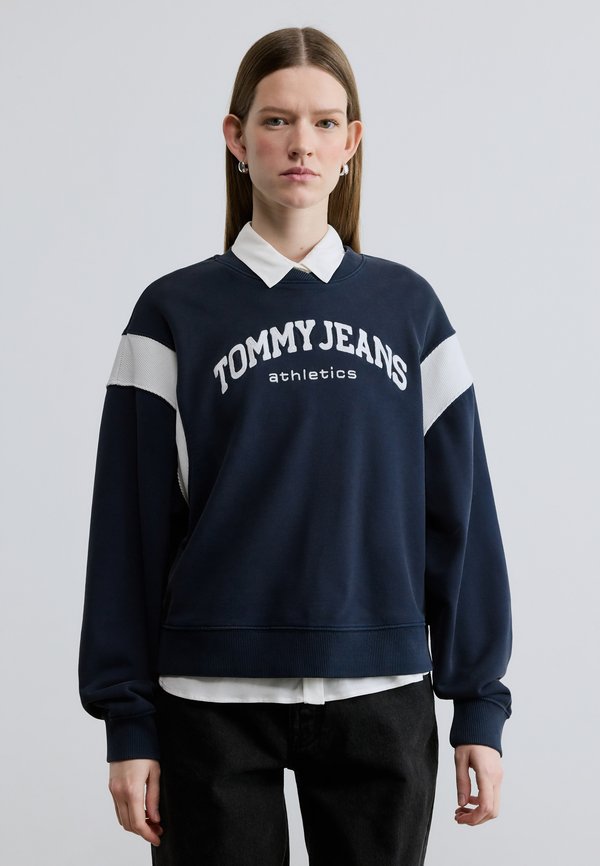 Tommy Jeans CONTRAST LOGO EMBROIDERY BOXY SWEATSHIRT