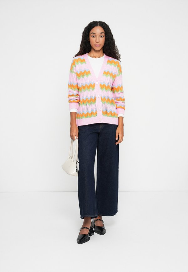 ONLY ONLLUNA V NECK BUTTON