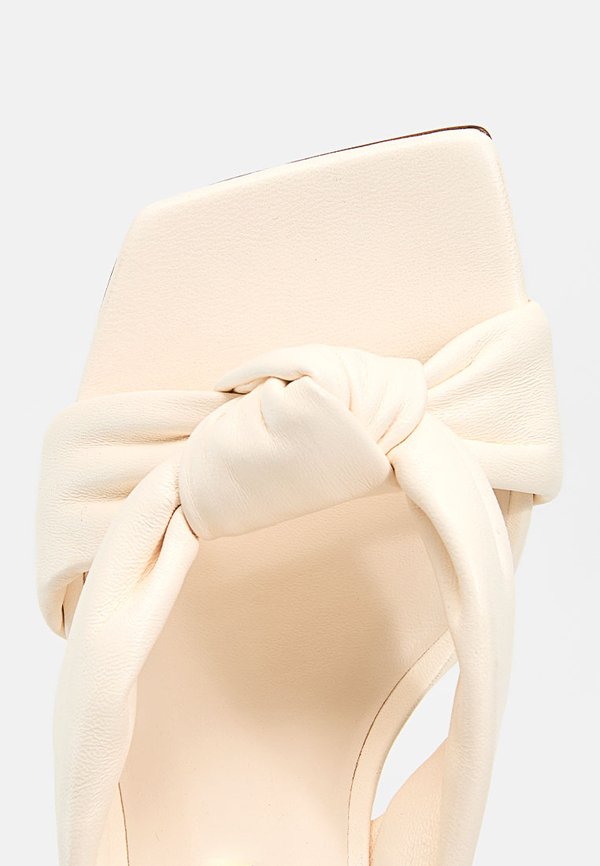 Stuart Weitzman PLAYA