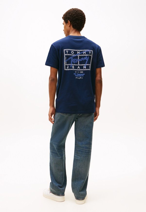 Tommy Jeans SIGNATURE BACK LOGO CREW NECK T-SHIRT