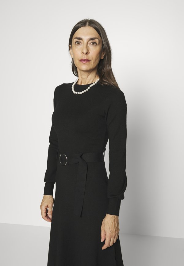Anna Field by Zalando CREW AUSSCHNITT MIDI STRICKKLEID MIT GÜRTEL
