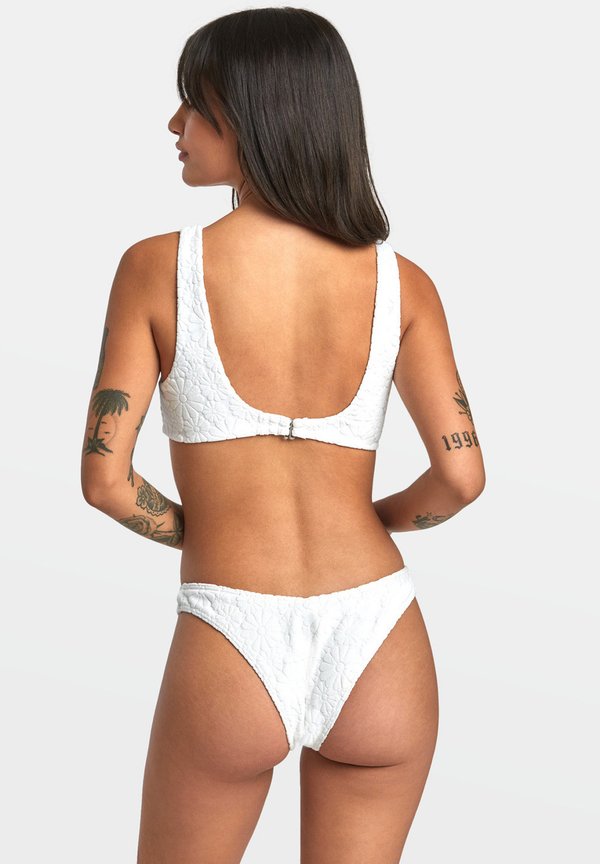 RVCA  DOLLY