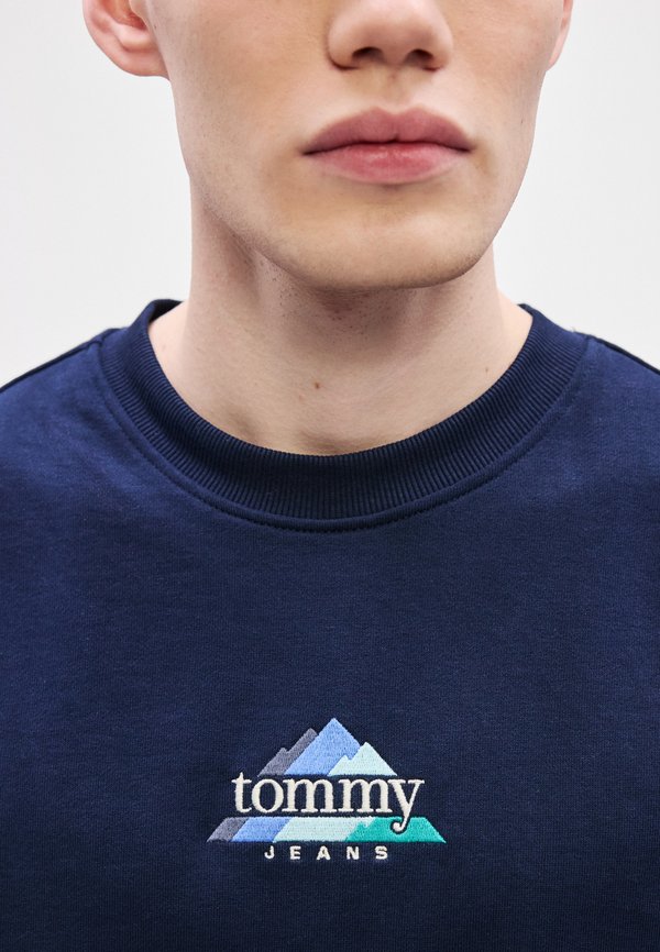 Tommy Jeans MOUNTAIN LOGO EMBROIDERY TERRY SWEATSHIRT