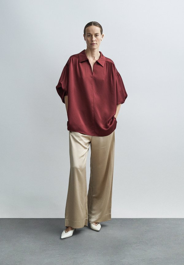 By Malene Birger LEONORA