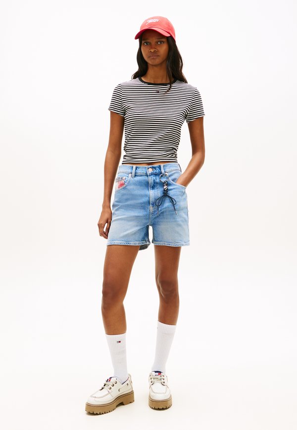 Tommy Jeans COLOUR-BLOCKED COIN POCKET MOM DENIM SHORTS