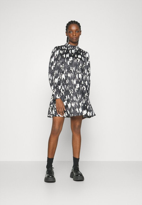 Vero Moda Petite VMMERLE HIGH-NECK SHORT DRESS
