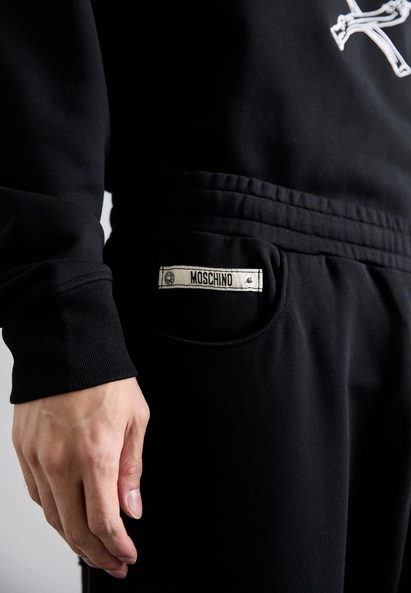 MOSCHINO