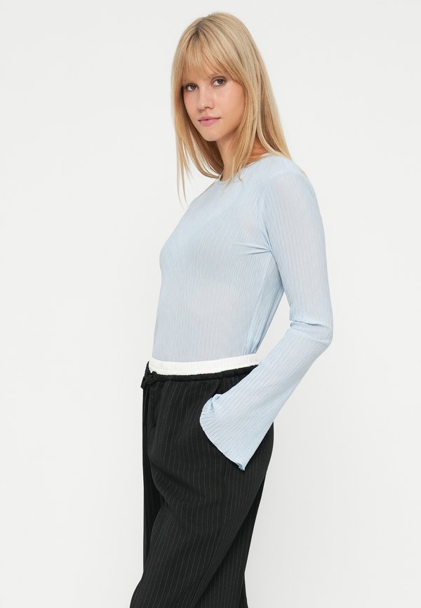 Noisy May NMDALLAS PINSTRIPE