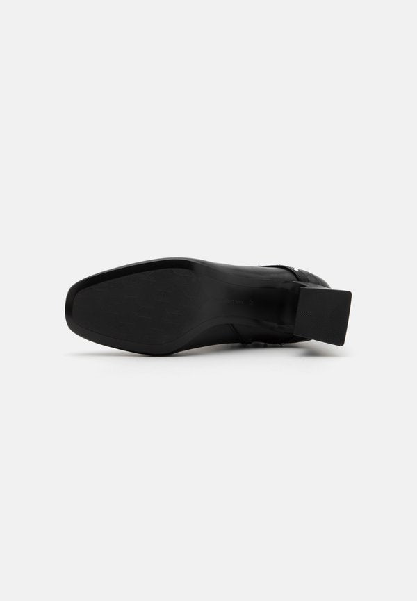 KARL LAGERFELD BEATA STUDS ANKLE BOOT