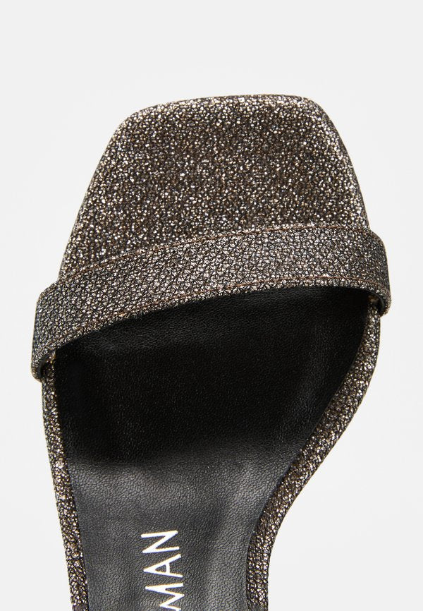 Stuart Weitzman NEARLYBARE