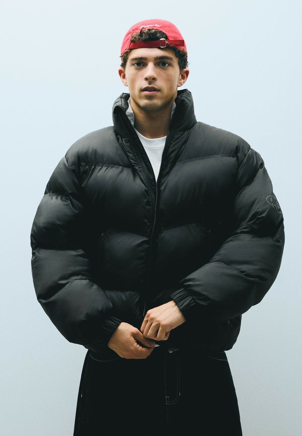 Bershka QUILTED TECHNICAL - JACKET - Winter jacket - black