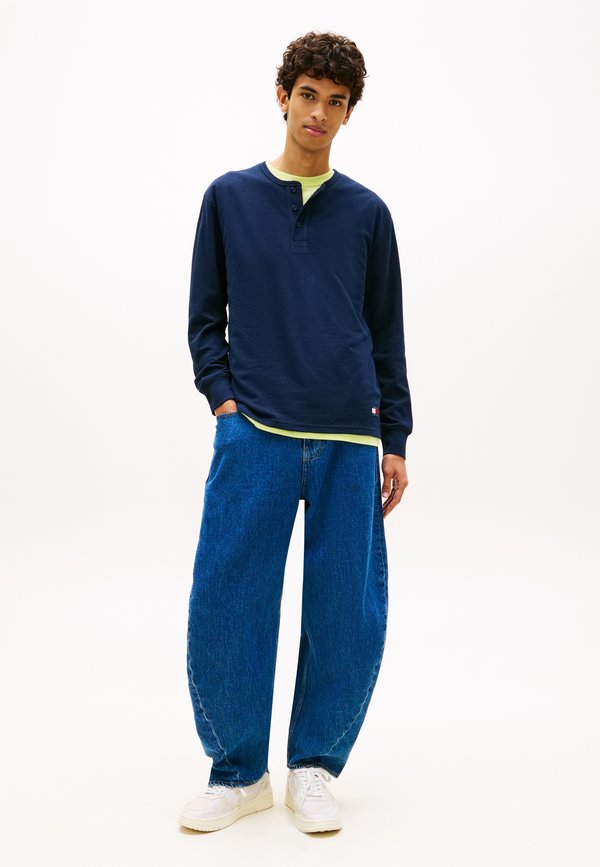Tommy Jeans WAFFLE KNIT LONG SLEEVE HENLEY T-SHIRT