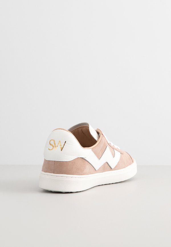 Stuart Weitzman DARYL