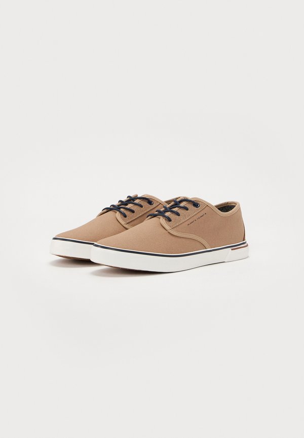 Pier One by Zalando