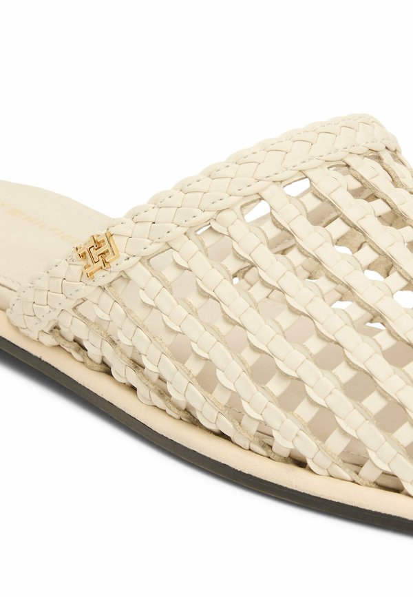 Tommy Hilfiger FLAT