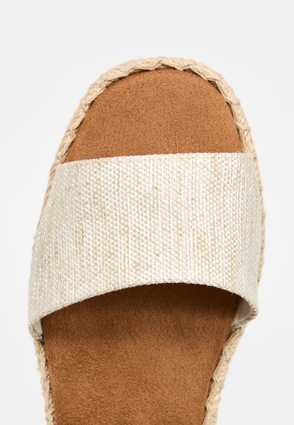 TOMS RONAN