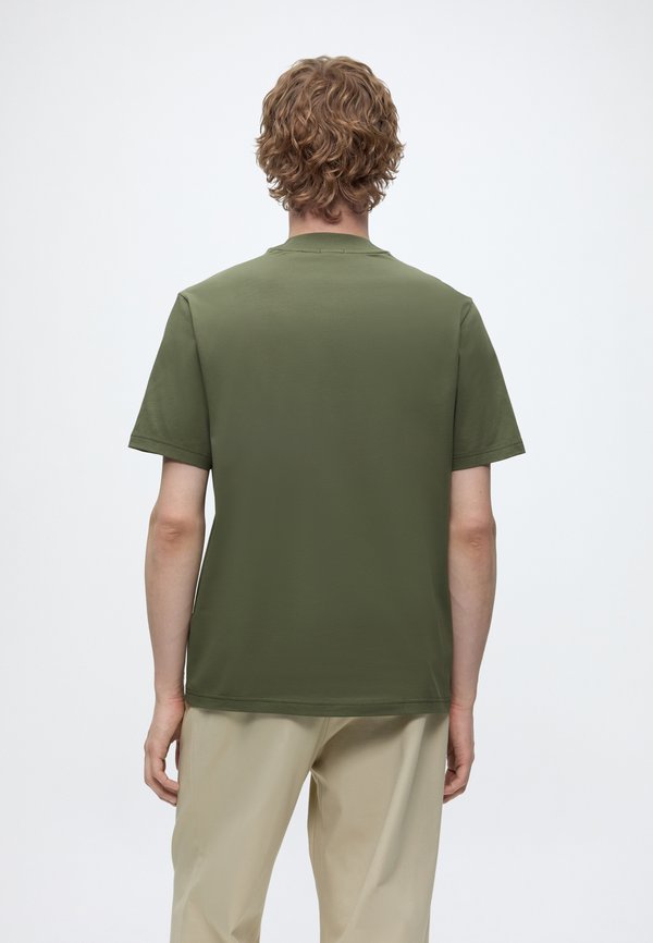 BOSS TEE