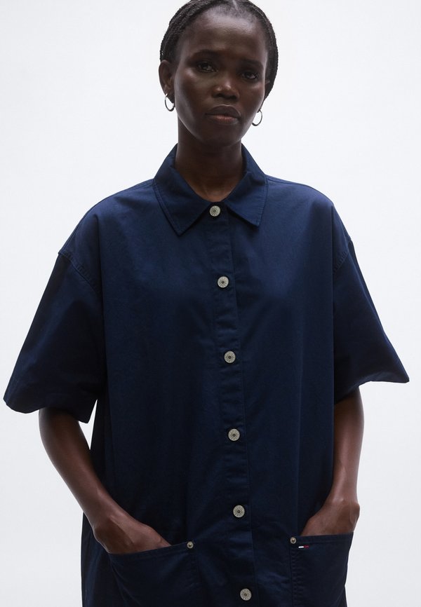 Tommy Jeans PATCH POCKET MINI LOOSE SHIRT DRESS
