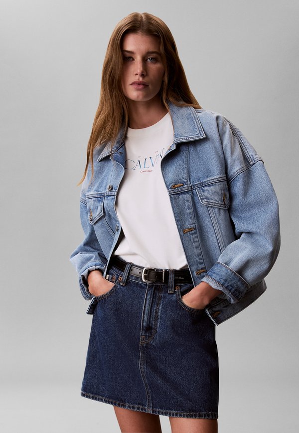 Calvin Klein Jeans CLASSIC RESORT FOIL LOGO - Print T-shirt - tofu