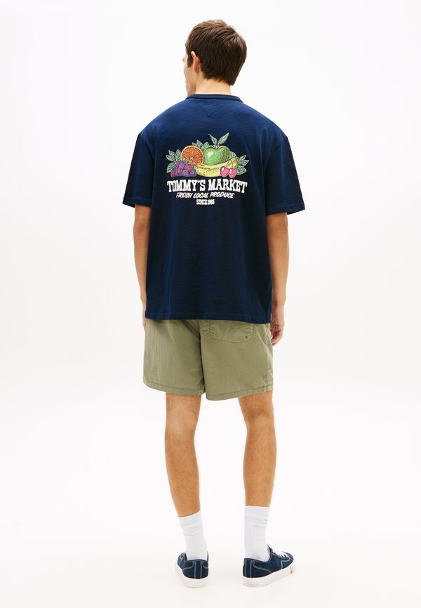 Tommy Jeans GRAPHIC TEXTURED RELAXED CREW NECK T-SHIRT
