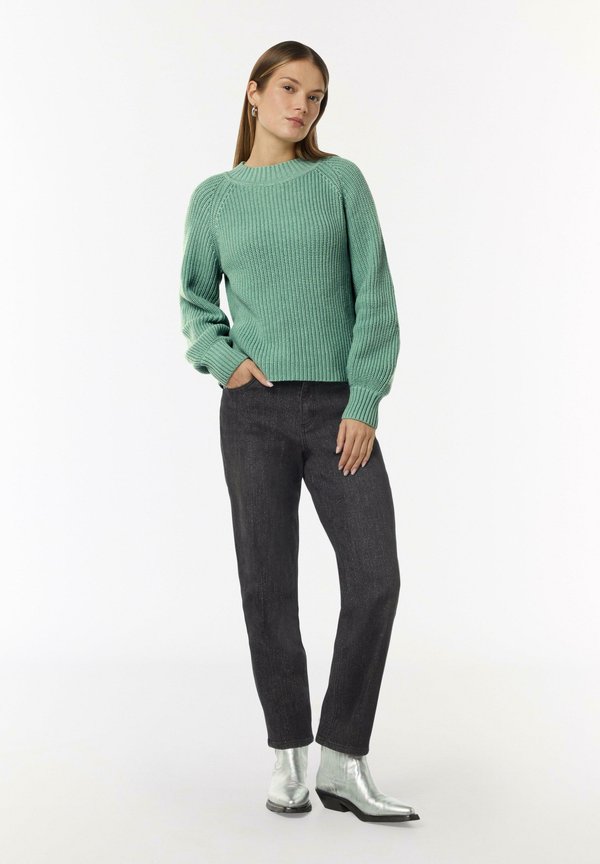 comma casual identity