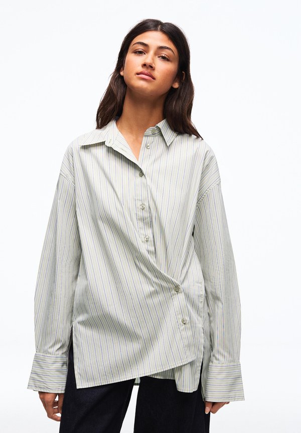 Bershka Button-down blouse - green