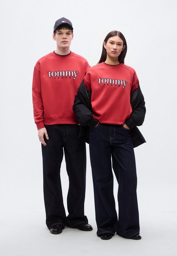 Tommy Jeans 90S LOGO APPLIQUÉ FLEECE SWEATSHIRT