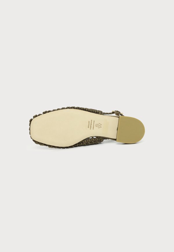 Stuart Weitzman MARINA SLINGBACK