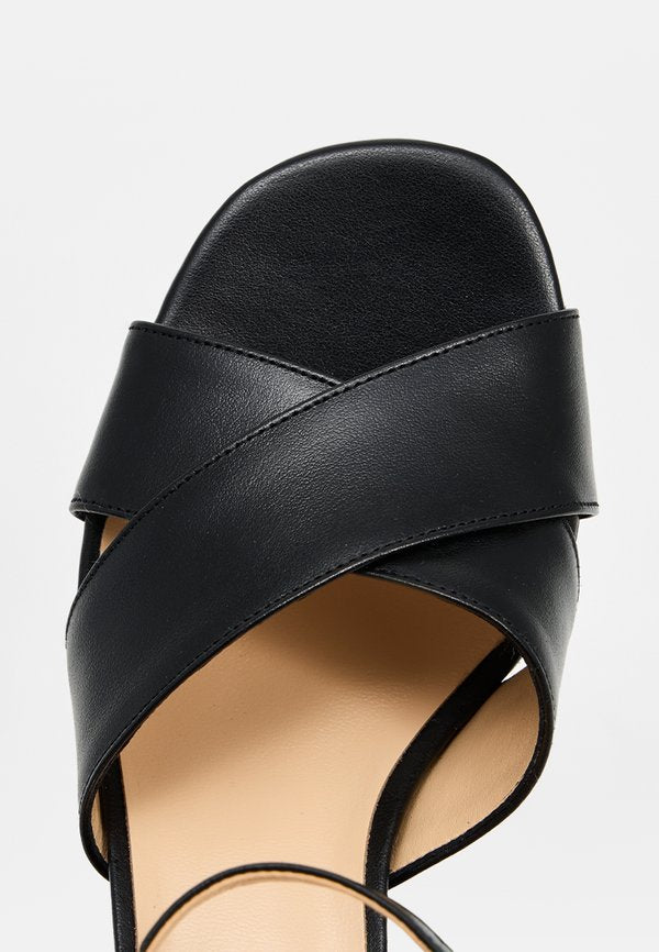 AIGNER COURTNEY