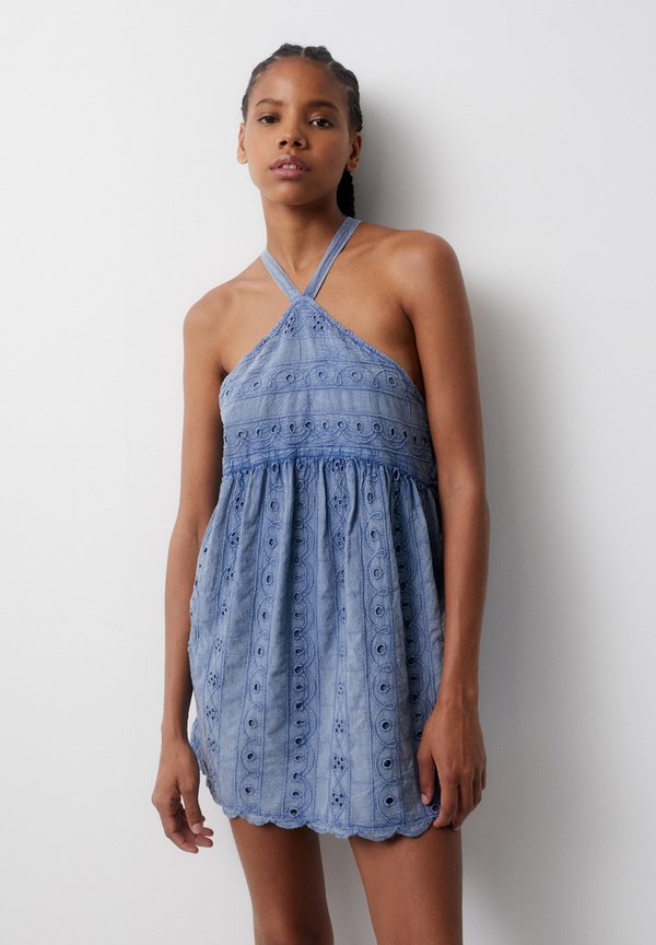 PULL&BEAR SHORT SWISS EMBROIDERY