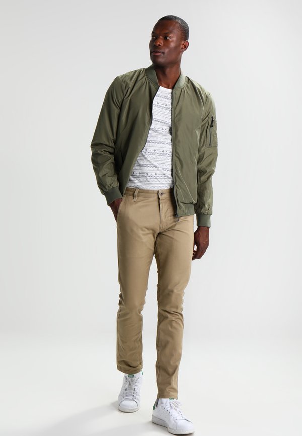 Pier One by Zalando