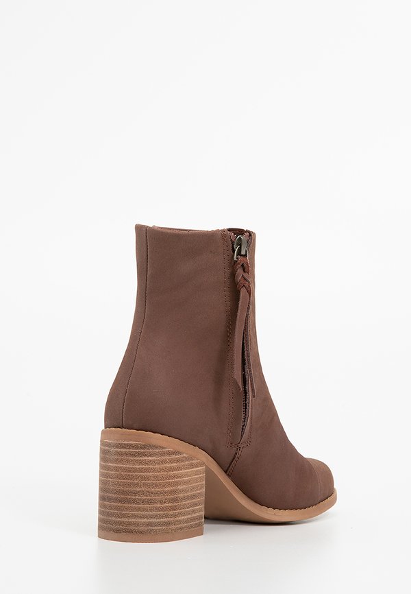 TOMS EVELYN