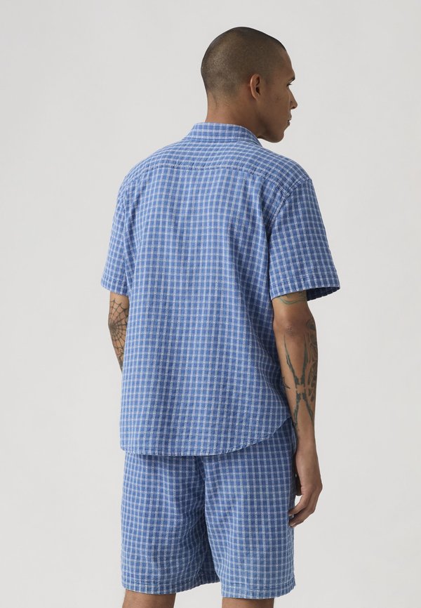 Levi's® AUTHENTIC BUTTON DOWN