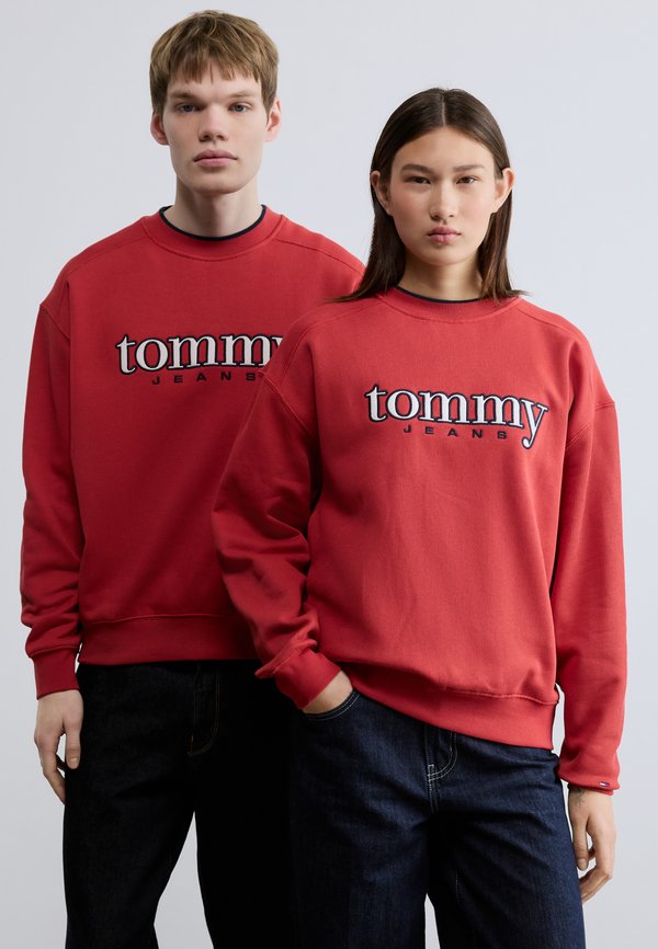Tommy Jeans 90S LOGO APPLIQUÉ FLEECE SWEATSHIRT