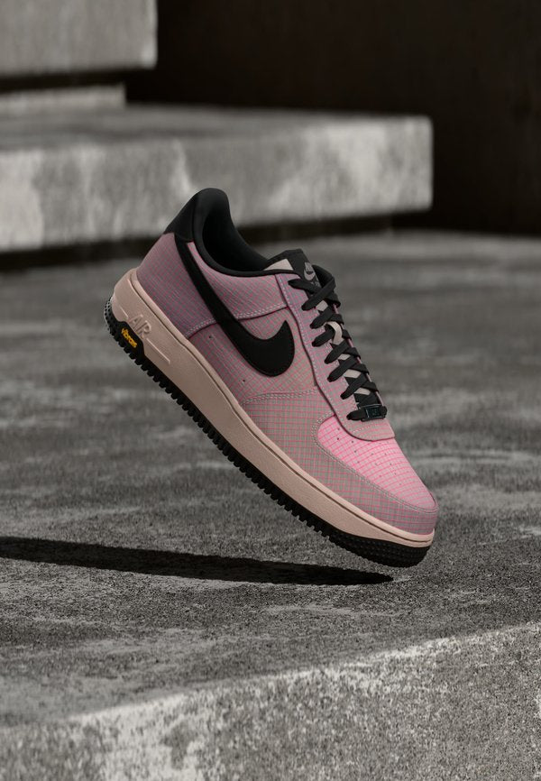 Nike Sportswear AIR FORCE 1 07 - Trainers - silt red/black/light violet ore/speed yellow