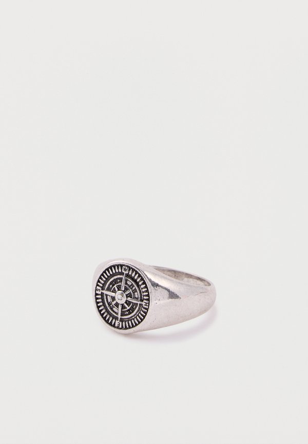 Pier One by Zalando