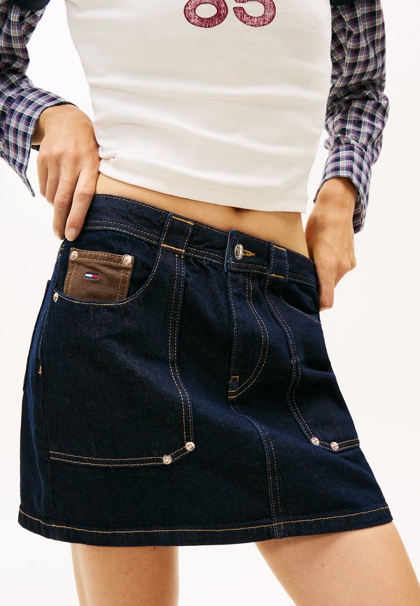 Tommy Jeans FLAG EMBROIDERY DENIM STRAIGHT MINI SKIRT