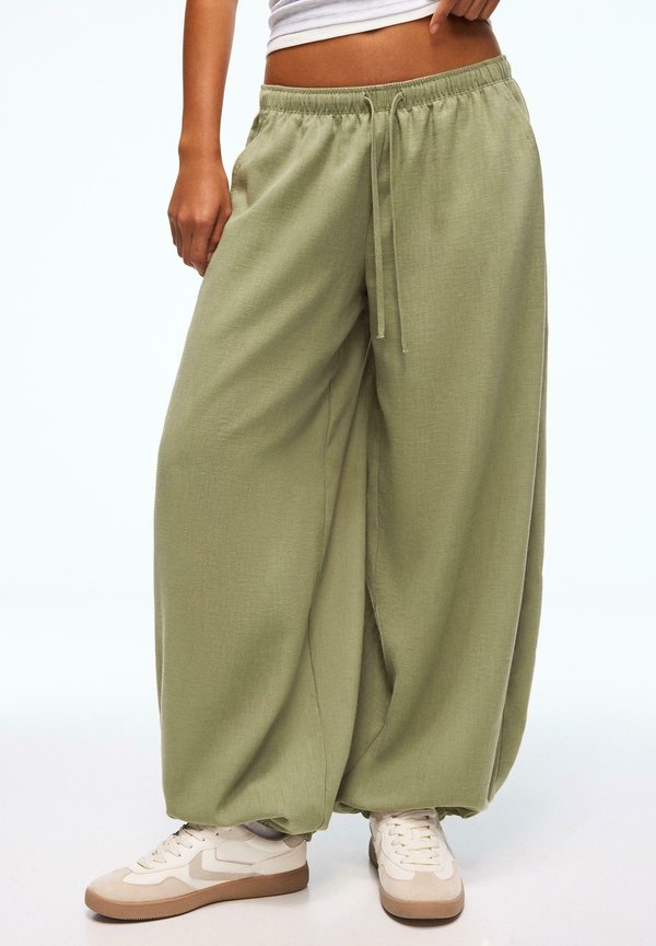 Bershka RUSTIC BLOOMER - Trousers - khaki