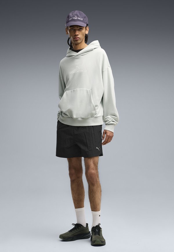 Puma RUN CULTURE COLLECTIVE T7 RELAXED 5'' GEWEBTE SHORTS - Tracksuit bottoms - black
