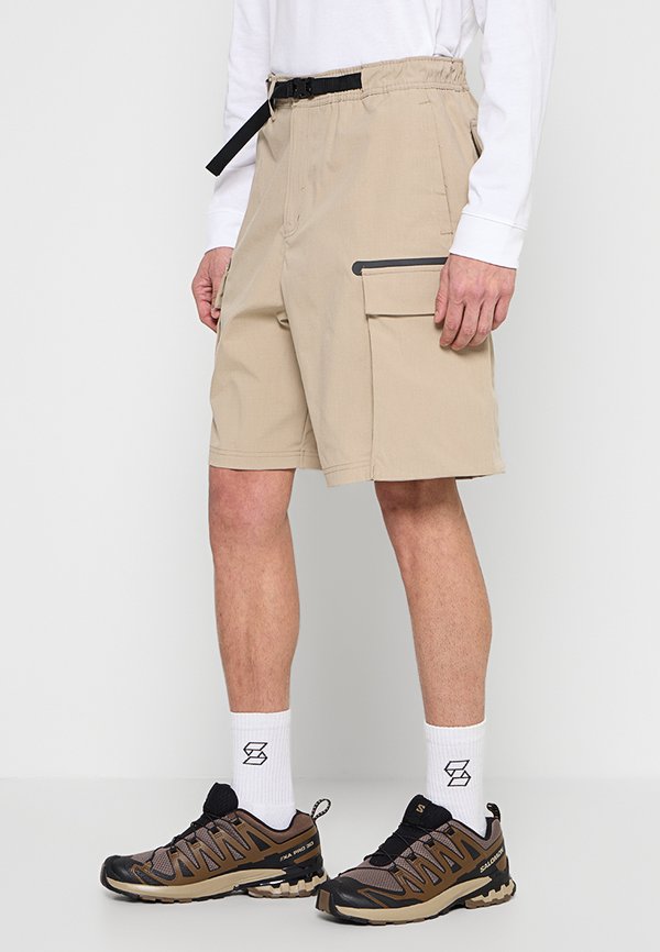 Under Armour LOOSE FIT