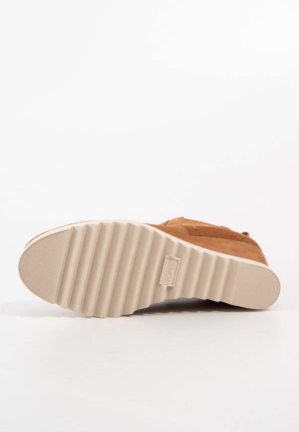 TOMS MADDIE