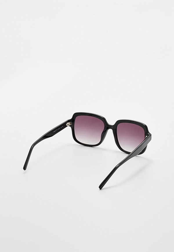 DKNY