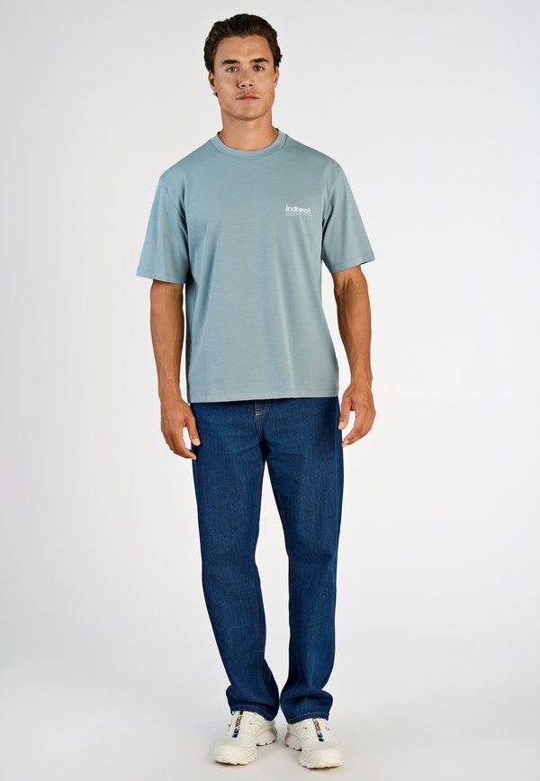 Lindbergh BRAND CARRIER OVERSIZE TEE