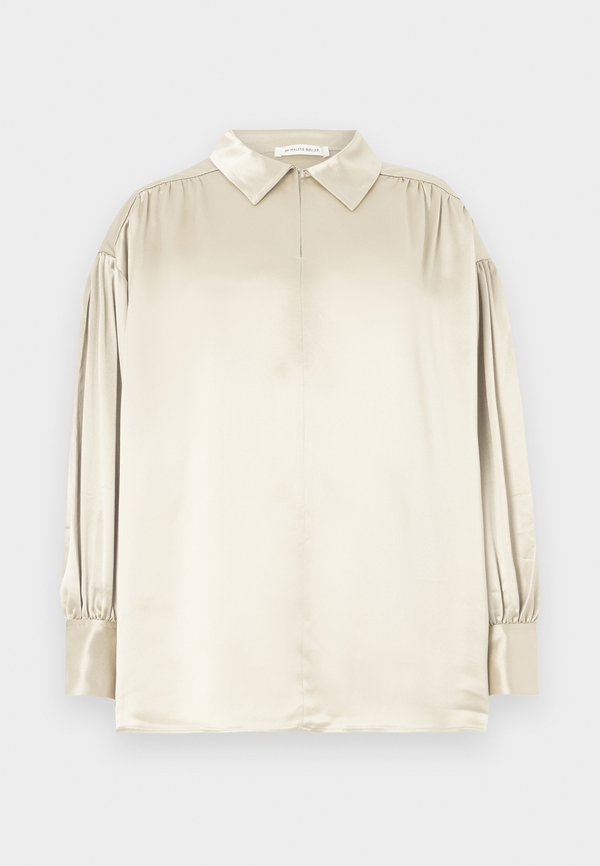 By Malene Birger LEONORA